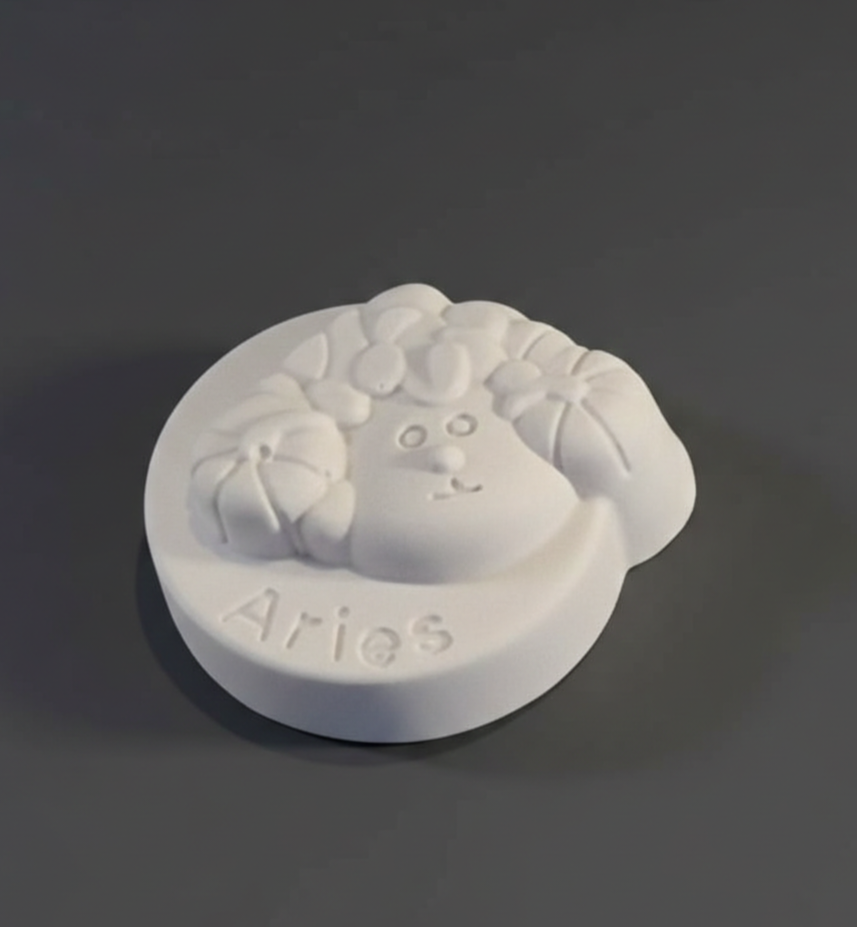 Artesanía Exclusiva en Yeso Cerámico Nuestros recipientes están fabricados a mano con yeso cerámico de alta calidad, una textura suave al tacto y una durabilidad superior, convirtiéndose en una pieza de arte incluso antes de encenderla.