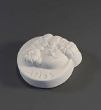 Artesanía Exclusiva en Yeso Cerámico Nuestros recipientes están fabricados a mano con yeso cerámico de alta calidad, una textura suave al tacto y una durabilidad superior, convirtiéndose en una pieza de arte incluso antes de encenderla.