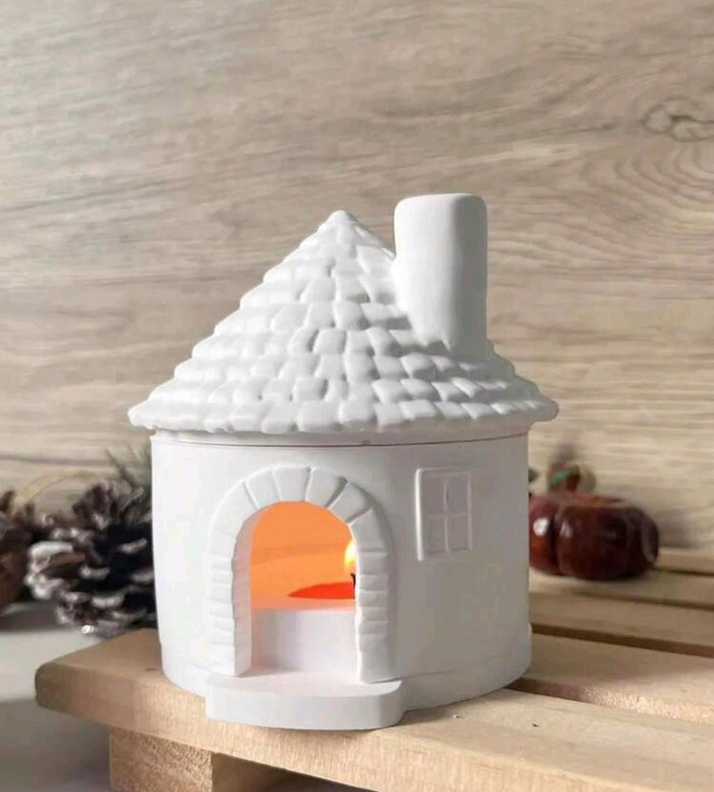 Convierte cualquier rincón de tu hogar en un refugio de calma con esta encantadora casita para quemar incienso y velas de té aromáticas.